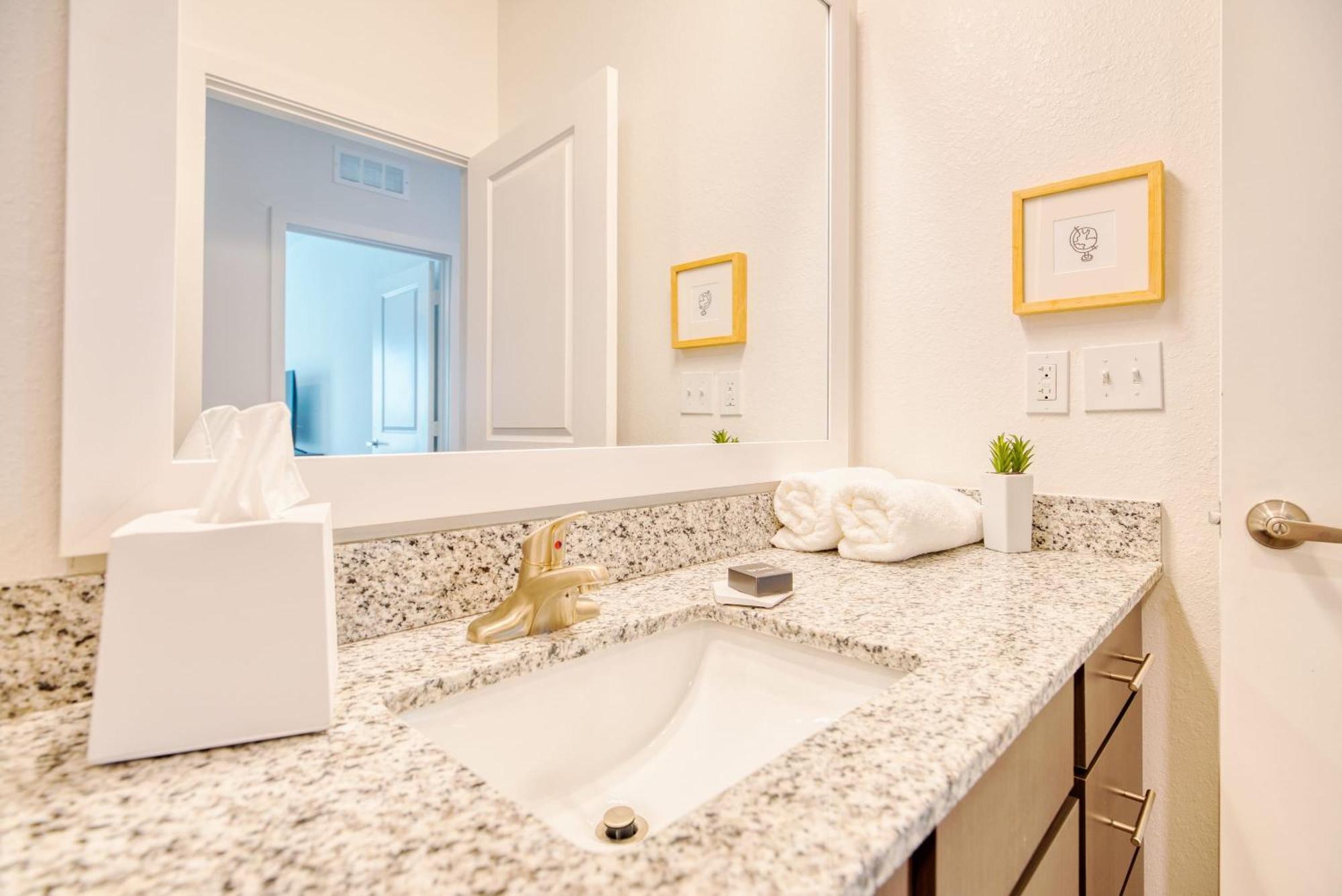 Grand Two Bedroom Two Bathroom Apartment With Balcony Гейнсвилл Экстерьер фото