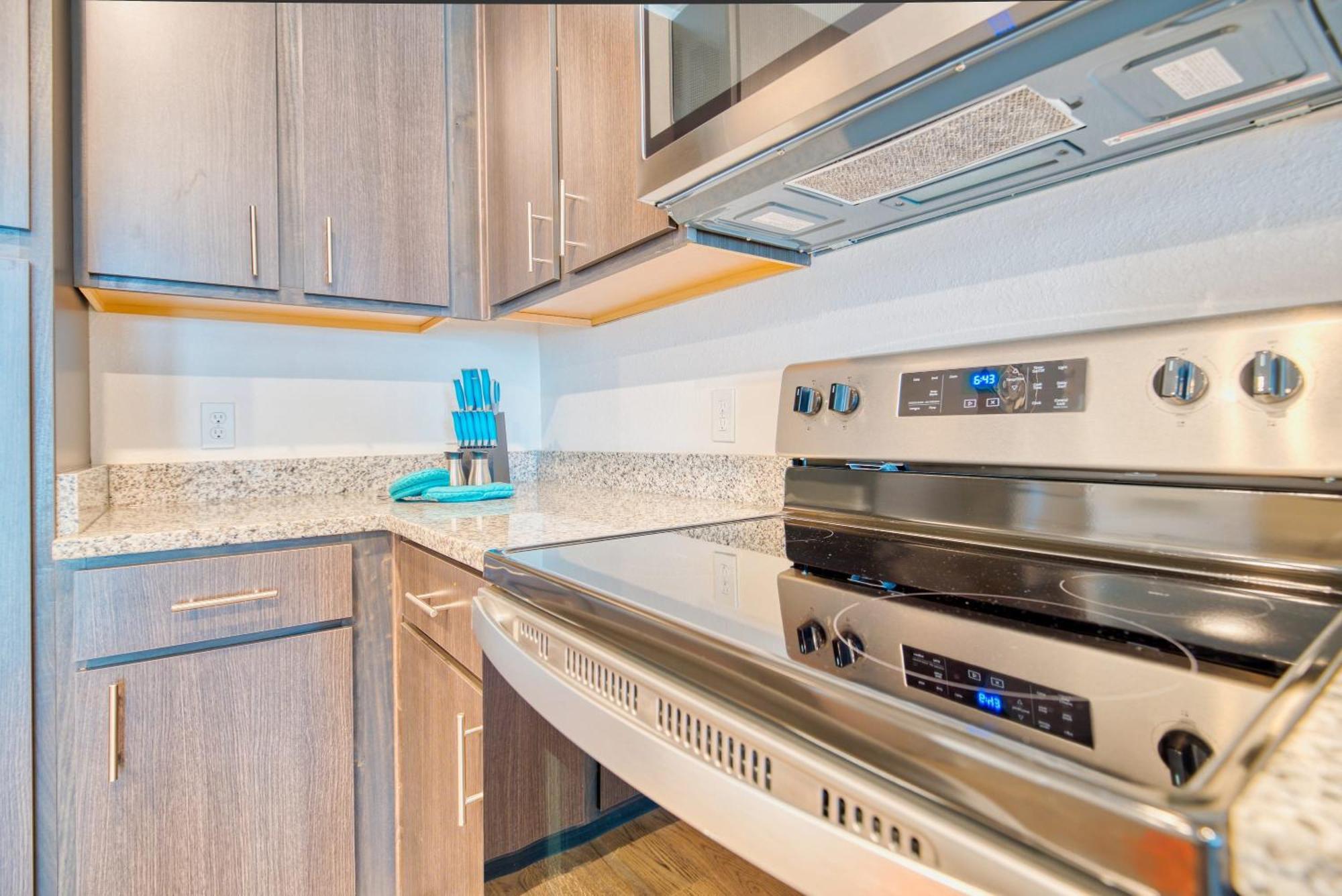 Grand Two Bedroom Two Bathroom Apartment With Balcony Гейнсвилл Экстерьер фото